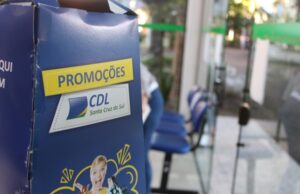 Uma moto biz e R$ 30 mil no último sorteio da promoção CDL Presente Com Você
