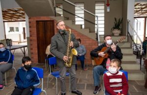 Projeto da orquestra jovem Melodia dos Anjos é lançado em escola de Monte Alverne