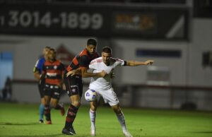 Inter vence o Vitória e larga em vantagem na Copa do Brasil