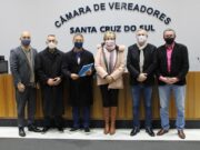 Helena Hermany entrega projeto para flexibilização da Lei dos Vales