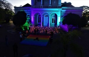 FOTOS: Palacinho é iluminado nas cores LGBTQIA+
