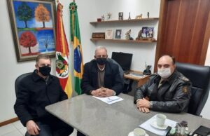 Comandante Regional recebe visita de Prefeito e Vice de Candelária