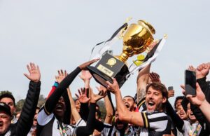 A taça inédita erguida nos Plátanos