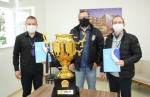 Santa Cruz e Xuk Bebidas repassam valores e água mineral para hospitais