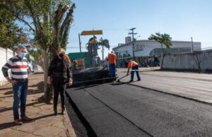 Prefeita e vice vistoriam obras de infraestrutura em Santa Cruz do Sul