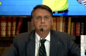 Presidente defende voto impresso nas eleições durante live