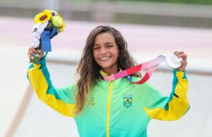 Rayssa Leal, a Fadinha, fatura prata no skate street em Tóquio 2020