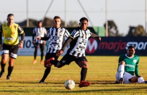 Gaúcho vence Santa Cruz e abre vantagem na final da Segunda Divisão