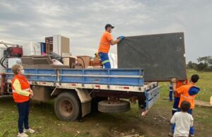 Famílias da Rua das Carrocinhas são transferidas para novas moradias