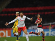 Clube do Povo atropela o Flamengo no Maracanã