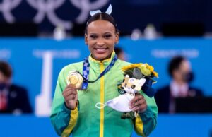 Rebeca Andrade ganha primeiro ouro da ginástica artística feminina
