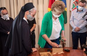 Prefeitura recebe as chaves do Santuário de Schoenstatt