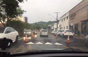 Elevada é construída na Rua Juca Werlang