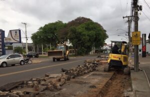 Motoristas devem ter atenção na Rua Gaspar Bartholomay