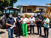 Prefeitura entrega máquinas em Monte Alverne