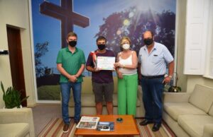 Servidor da Agricultura recebe homenagem por aposentadoria