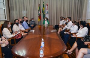 Prefeita levará proposta de flexibilização do uso de máscaras em lugares fechados à Amvarp