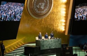 ONU aprova resolução que condena invasão da Ucrânia pela Rússia