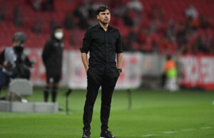 Alexander Medina é demitido do Internacional após revés na Copa Sul-Americana