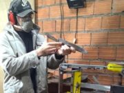 A arte de fabricar facas como fonte de renda