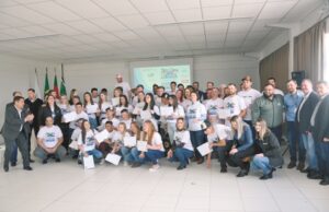 Jovens rurais recebem certificação de curso de empreendedorismo
