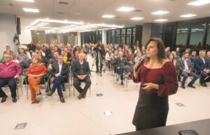Sicredi Vale do Rio Pardo: palestra sobre economia e meio ambiente marca 103 anos