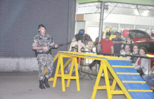 BM realiza apresentação de cães na 37° Oktoberfest