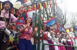 Primeiro desfile é prestigiado por 40 mil pessoas
