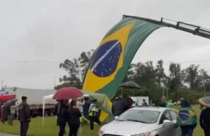 Manifestações de apoiadores de Bolsonaro bloqueiam rodovias