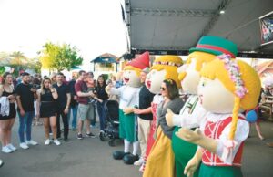 Primeiro desfile temático ocorrerá neste domingo