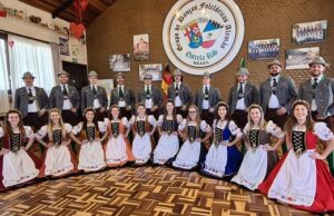 Maior e mais antigo grupo de danças folclóricas alemãs do Brasil na Oktoberfest