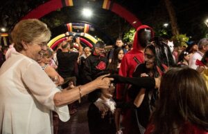 Prefeita Helena Hermany acompanhou o desfile