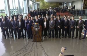 Eleições 2022: Bolsonaro evita reconhecer derrota e condena bloqueios