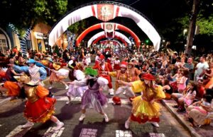 Segundo desfile da Christkindfest ocorre nesta quarta-feira