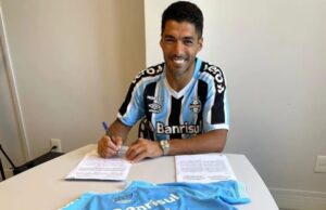 Grêmio anuncia contratação do atacante uruguaio Luis Suárez
