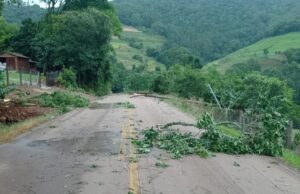 Sesmob atende chamado de destelhamento em Monte Alverne