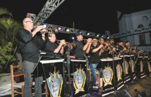 Orquestra ao ar livre leva o clima natalino a Monte Alverne
