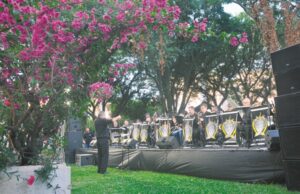 Santa Brass Band fecha apresentações com chave de ouro