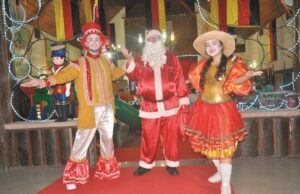 Vila do Noel recebe crianças com muita magia