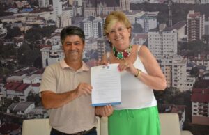 Prefeita Helena sanciona duas novas leis