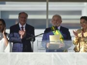 Brasil: No parlatório, Lula reassume compromisso de cuidar do povo