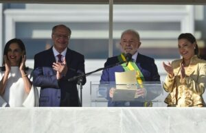 Brasil: No parlatório, Lula reassume compromisso de cuidar do povo