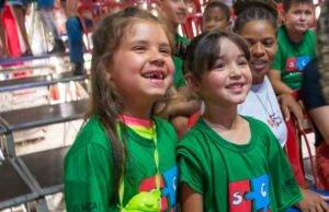 Veja como foi um dia no circo para Crianças e idosos atendidos em projetos sociais