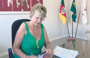 Prefeita Helena assina mais de R$ 3 milhões em pavimentações