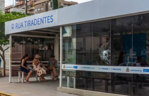 Secretaria de Obras recupera paradas de ônibus depredadas