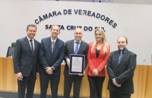 Reconhecimento | Imply recebe homenagem pelos 20 anos de atuação