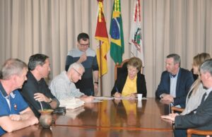 Parceria | Prefeitura e Mercur firmam acordo para plantio de 1,4 mil árvores