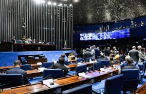 Economia | Senado aprova MP que aumenta salário mínimo e amplia isenção do IR