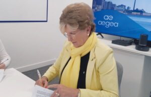 Termo | Helena Hermany assina aditivo contratual com a Corsan Aegea