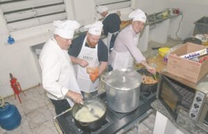 Iniciativa | Homens na Cozinha promove solidariedade pela gastronomia